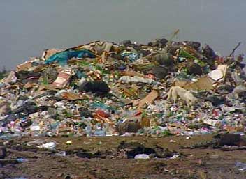 Забруднення земель